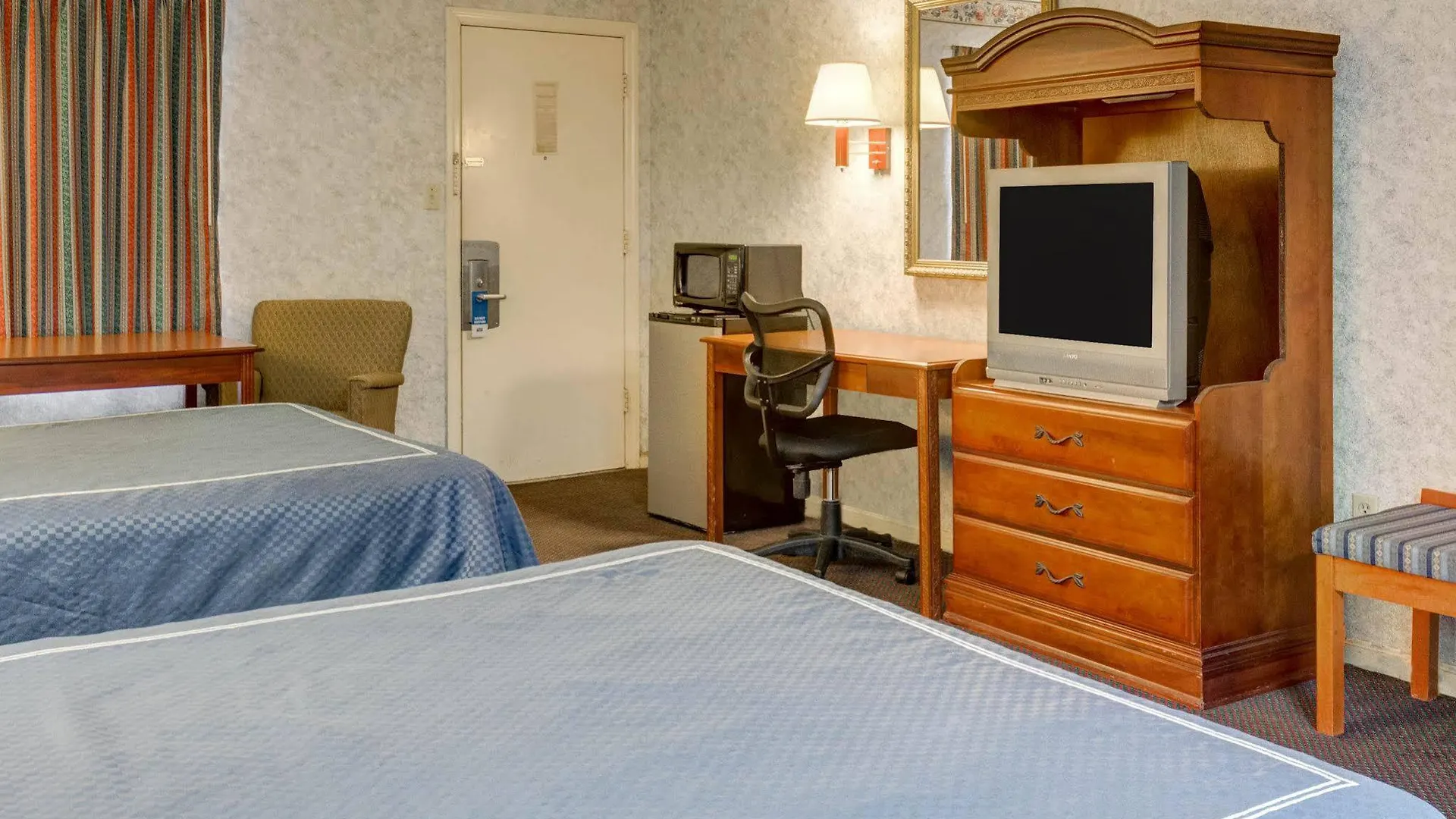 Rodeway Inn & Suites Williamsburg Hotel