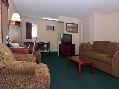 Rodeway Inn & Suites Williamsburg 2*,